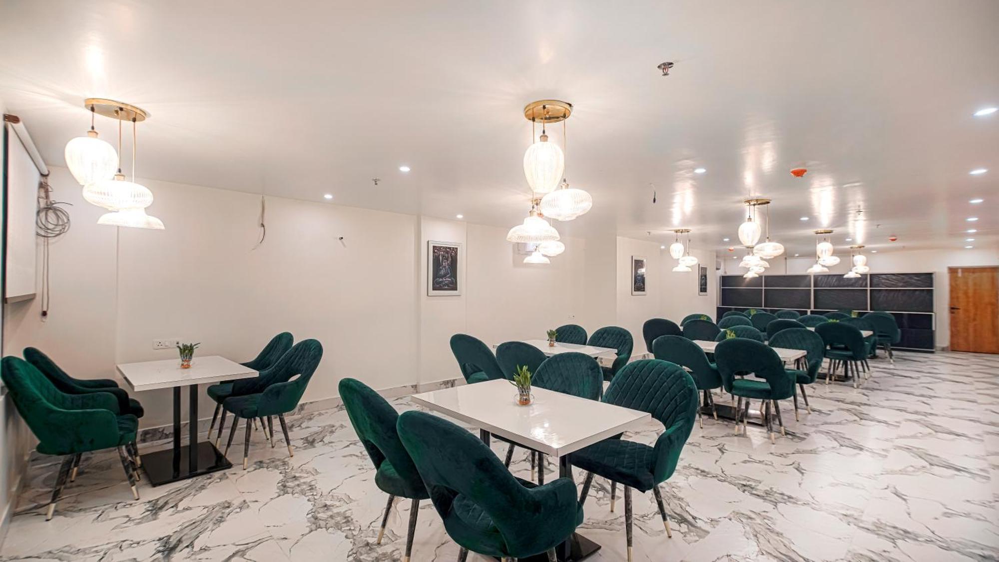 Hotel Perfectstayz Premium Varanasi