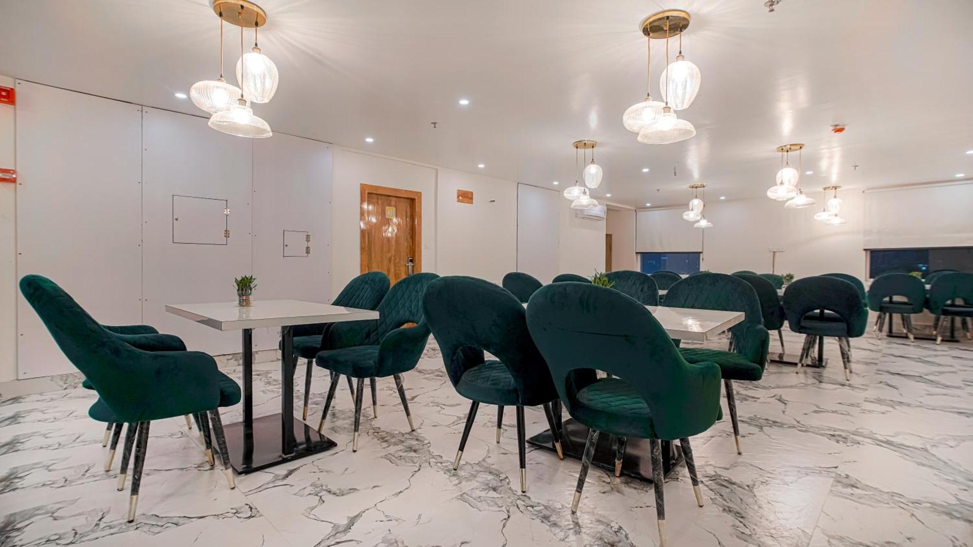 Perfectstayz Premium Hotel Varanasi
