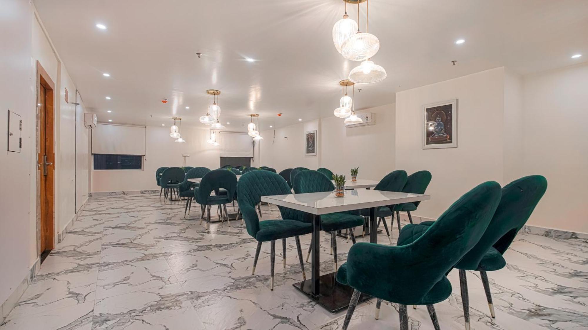 Perfectstayz Premium Hotel Varanasi